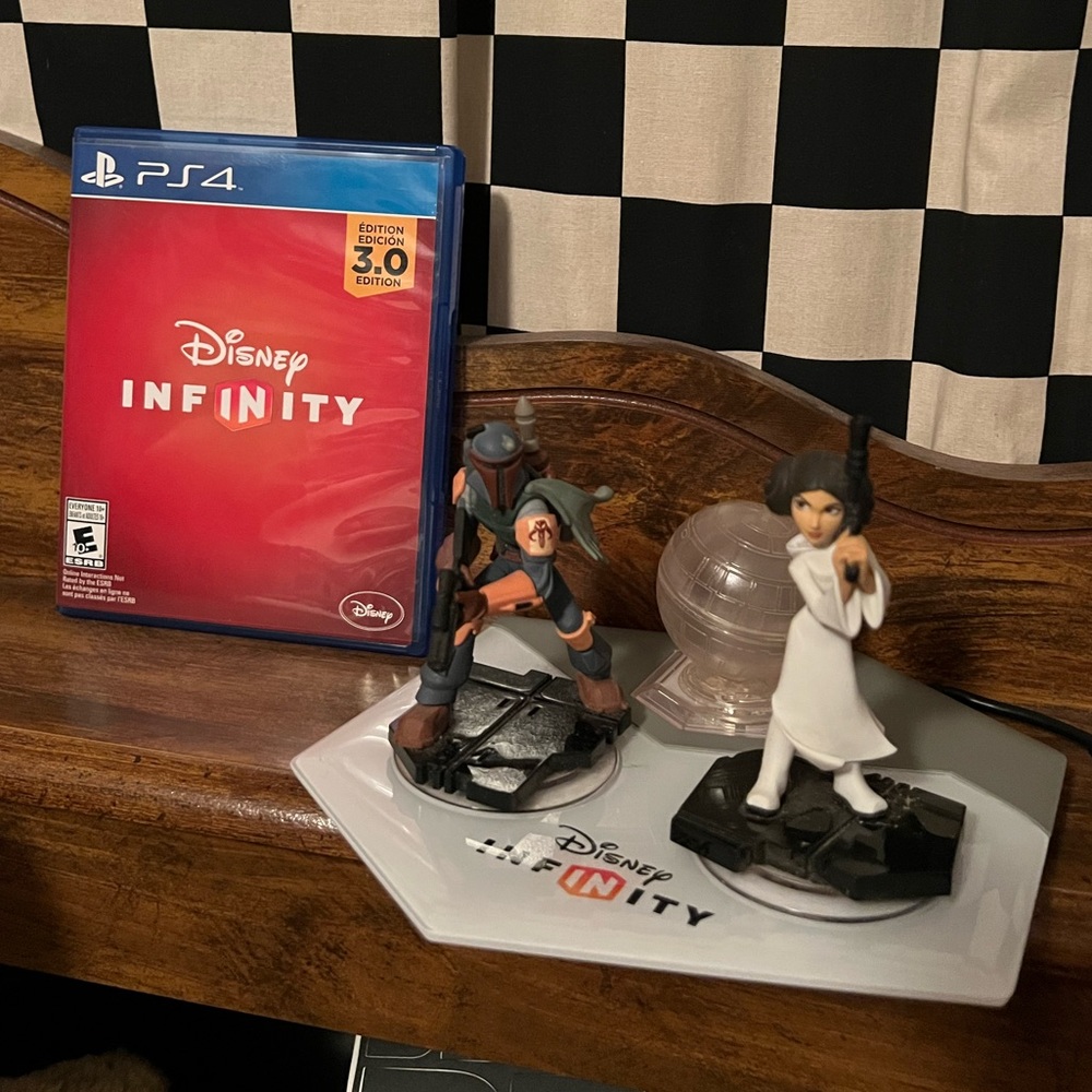 Disney infinity PS4 game and figures